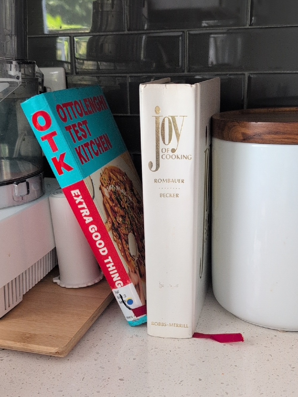 Vintage 1975 Joy Of Cooking Hardcover Cookbook - White with Gold Lettering - Picture 3 of 14